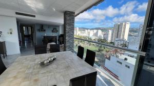 Departamento con vista al mar y campo de Golf