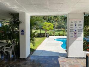 Departamento con vista al mar y campo de Golf