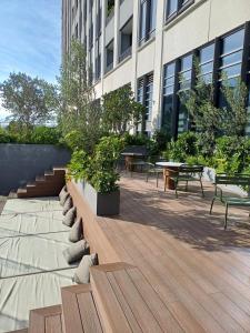 Luxury 27th-Floor Condo near Historic Downtown