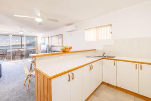 Bella Vista 2, 19 Shoal Bay Rd - 1st floor with waterviews and aircon