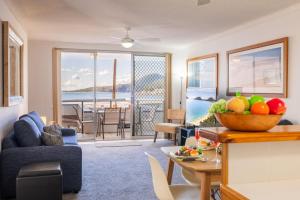 Bella Vista 2, 19 Shoal Bay Rd - 1st floor with waterviews and aircon