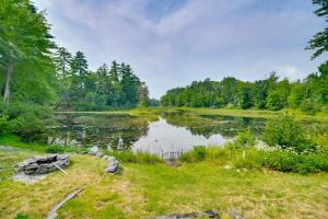 7 Mi to Cranmore Ski Resort! Family Escape with Yard