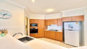 Breakers 2 - 7, 18 - 20 Pacific Parade