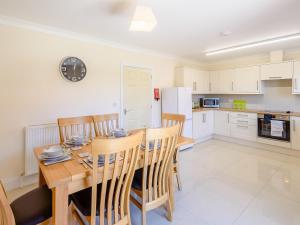 Dawson Park 6 - Uk12665