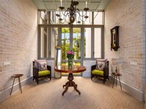 French Elegance in Bishopscourt