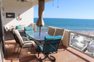 Beachfront Condo on Sandy Beach, Las Palmas Resort, 24hrs Security, Free Parking, Free Wi-Fi