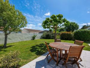 Maisons de vacances Maison calme proche plage avec jardin et terrasse - FR-1-197-500 : photos des chambres