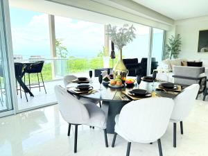 Luxury 2BR Bolongo Ocean View Private Beach