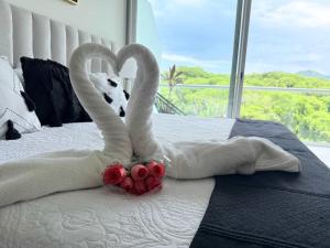 Luxury 2BR Bolongo Ocean View Private Beach