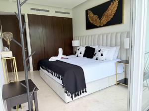 Luxury 2BR Bolongo Ocean View Private Beach
