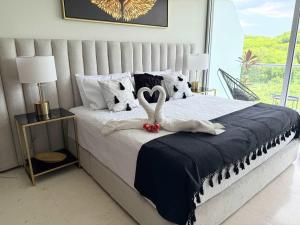 Luxury 2BR Bolongo Ocean View Private Beach