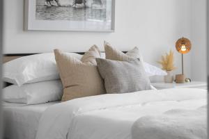 Luxury Waterfront Suite with City Views and AC