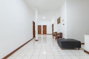 Urbanview Hotel near Paris Van Java Mall