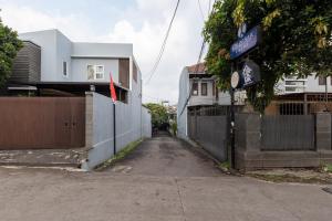 Urbanview Hotel near Paris Van Java Mall