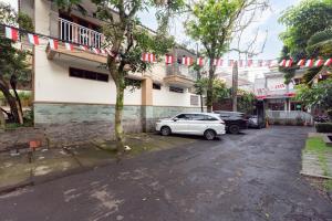 Urbanview Hotel near Paris Van Java Mall