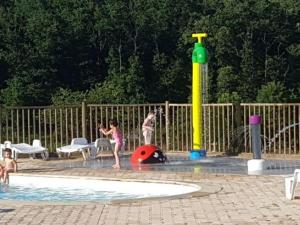 Mobil home cosy avec terrasse au camping de Naucelle - API-1-52-585