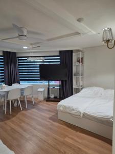 BOBO HOUSE in Hongdae # just 2min # Panorama City View