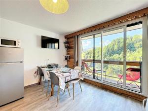 Studio cabine rénové, skis aux pieds, balcon sud, animaux admis - FR-1-267-315