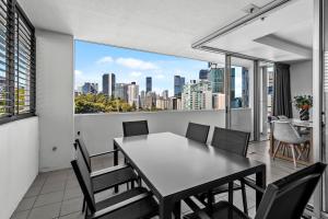 Stylish 3BR - Huge Park on Doorstep - 5 min to CBD