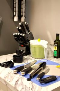 Cozy Bachelor Suite with Kitchenette - Near Downtown