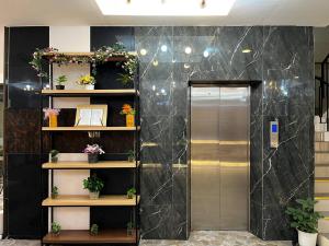 Friendship On Hotel Wink