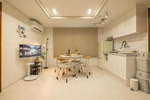 무료 주차, 최대7인 , 서울역 도보, 유명 관광지 이동 편리, 공항 철도, 넓고 청결한 숙소