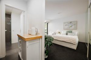 Cosy South Yarra Apartment, Free Gym & Parking