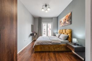 Vista Luxe Balcony with Free Private Parking