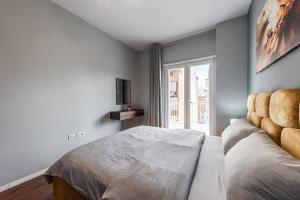 Vista Luxe Balcony with Free Private Parking