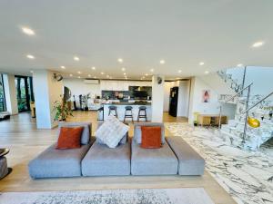 6BR Stunning Waterview & Private Pool