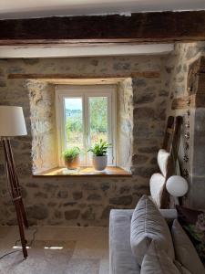 Maisons de vacances Maison de campagne, 136 M2, 4 pers, grande piece de vie, 2 chambres, 2 salons, Cantal : photos des chambres