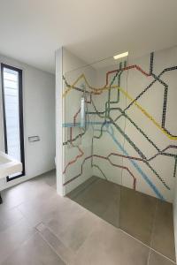 Modern 4-Bedroom Waterfront Home with Pool in Mermaid Waters