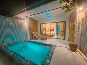 โลมา พูลวิลล่า เกาะล้าน