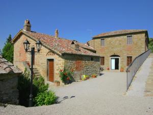 Spacious Cortona Villa