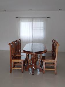 Hillside 3 Bedroom Vacation Home with Pool