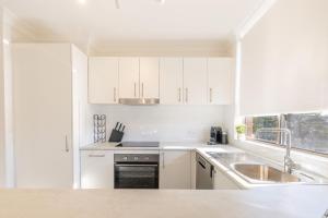 The Commodore 3, 9-11 Donald St - air con, views