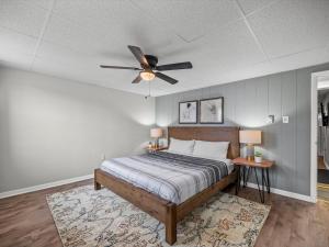 Bloomfield, Pittsburgh Bright and Spacious TWO Bedroom Apt with Free Parking