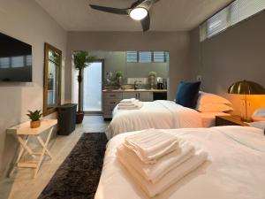 ThirtyTwoB on Salmon Bay