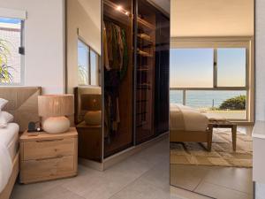 ThirtyTwoB on Salmon Bay