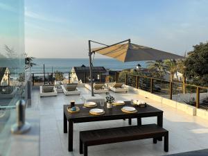 ThirtyTwoB on Salmon Bay