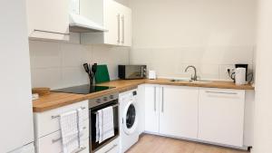 Monteurwohnungen mit TV, Internet, Parkplatz, Waschmaschine, Küche, Balkon, Restaurants und Supermarkt