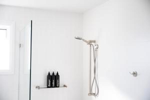 The Elm Apartments - The Gold Room