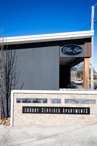 The Elm Apartments - The Gold Room