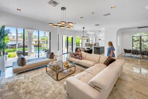 Venice of America Heated Pool Canal View Access Isle Key VlLLAS