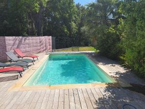 Villa Eguilles, ensoleillée, piscine à 10 mn d Aix en Provence