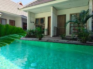 Manuver Surf And Stay Uluwatu Bali