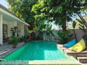 Manuver Surf And Stay Uluwatu Bali