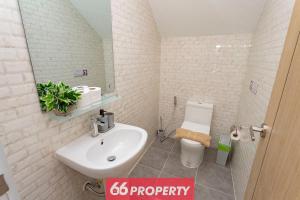 Minimalist Modern Home, Smart TV, Kitchen