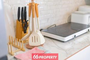 Minimalist Modern Home, Smart TV, Kitchen