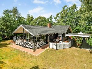 8 person holiday home in Hadsund
